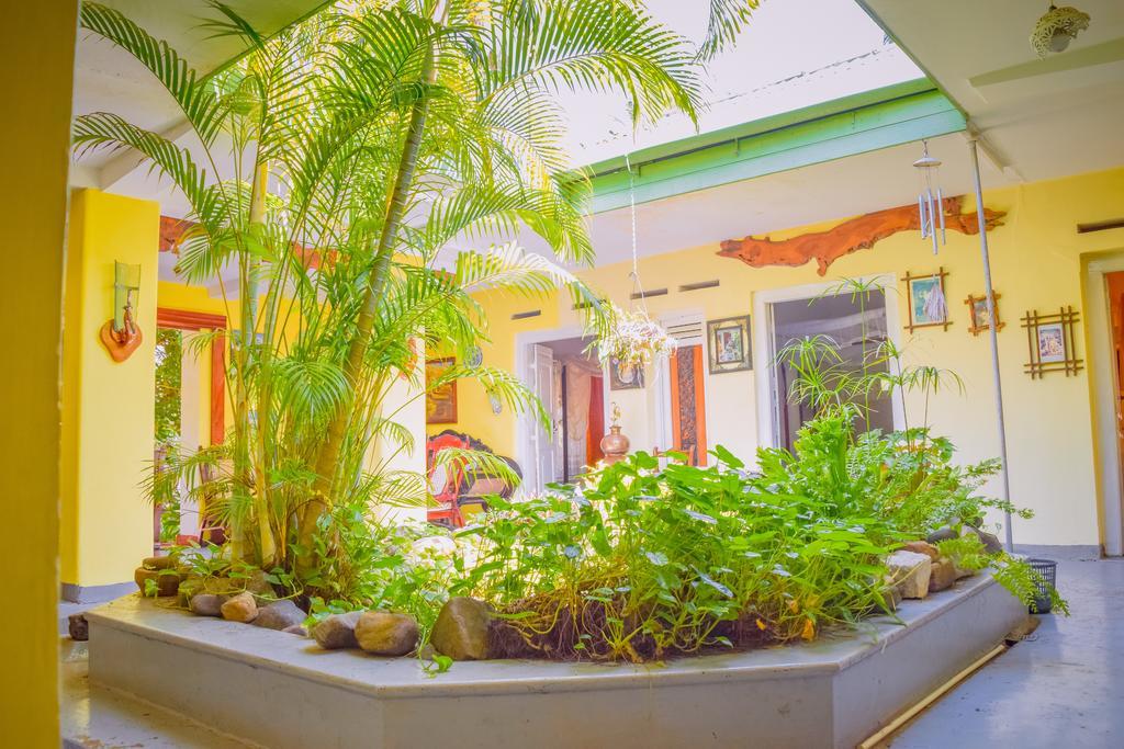 Shammie Guest House Hikkaduwa Esterno foto