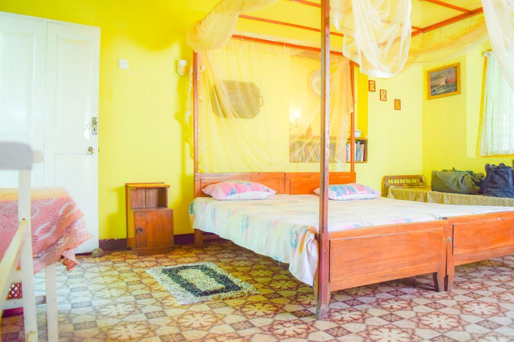 Shammie Guest House Hikkaduwa Esterno foto