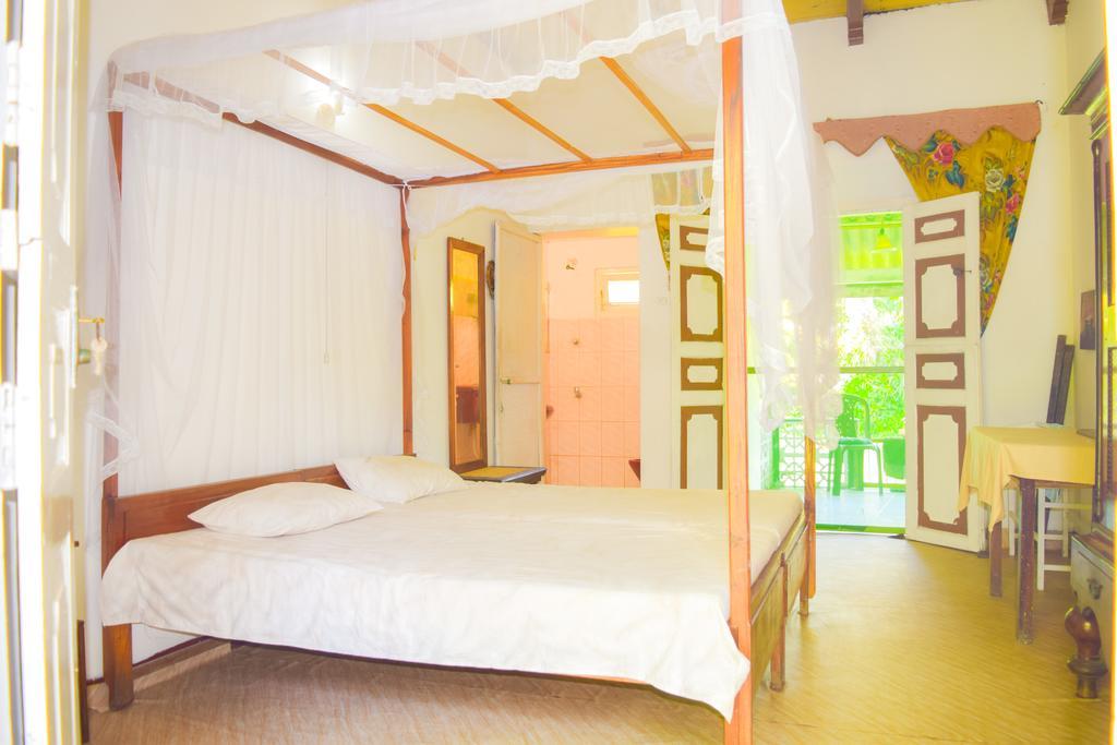 Shammie Guest House Hikkaduwa Esterno foto