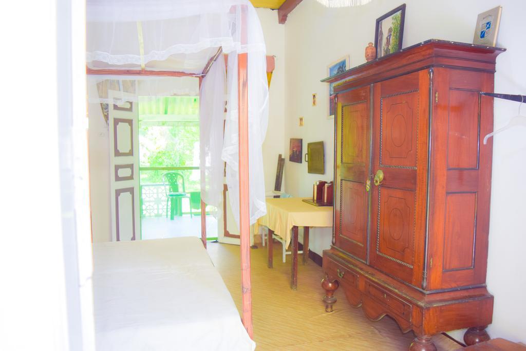 Shammie Guest House Hikkaduwa Esterno foto