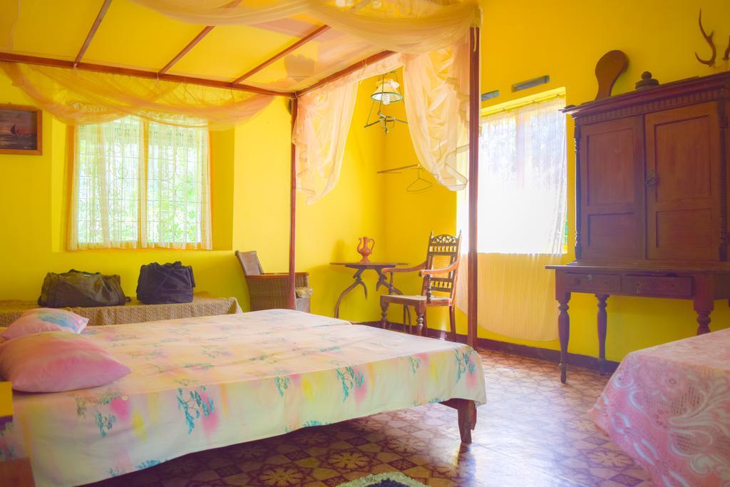 Shammie Guest House Hikkaduwa Esterno foto