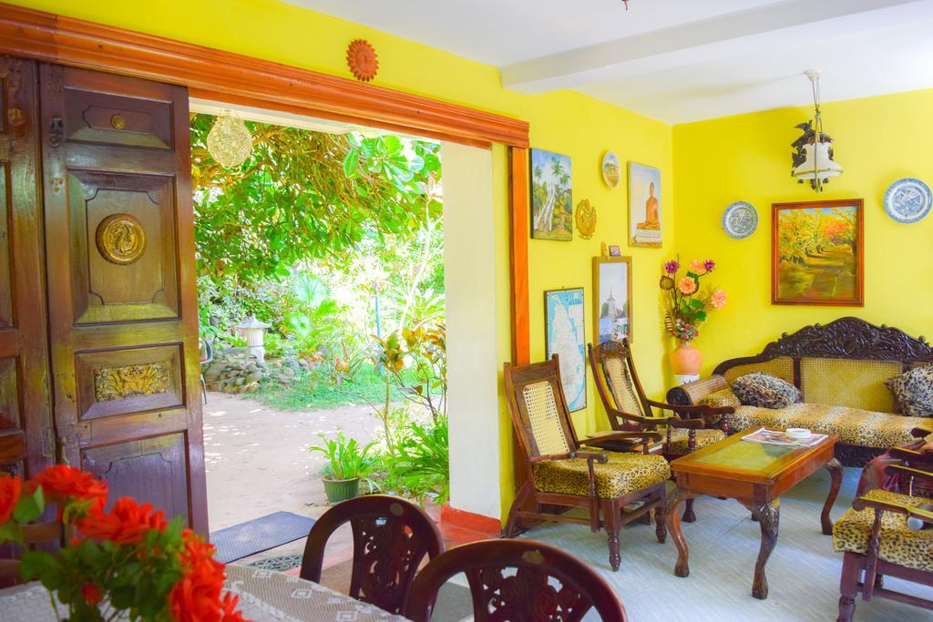 Shammie Guest House Hikkaduwa Esterno foto