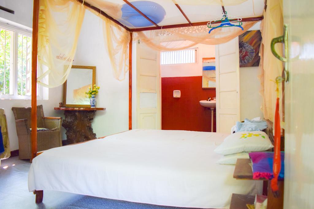Shammie Guest House Hikkaduwa Esterno foto